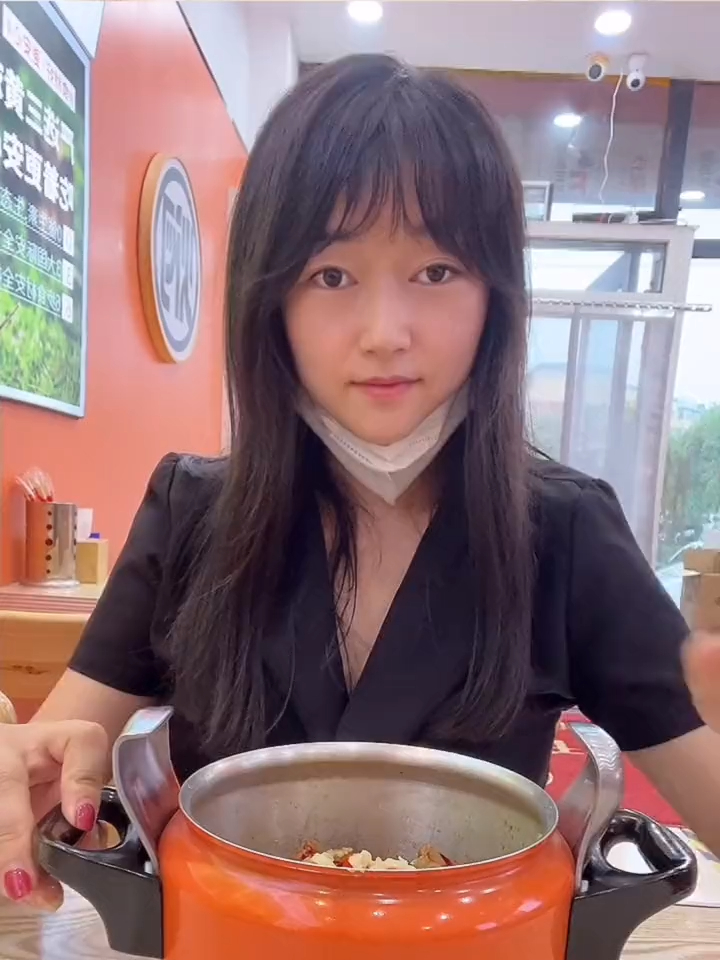 6.99就能吃一顿焖面 就在佳园路的焖菜青年 宝宝们快冲