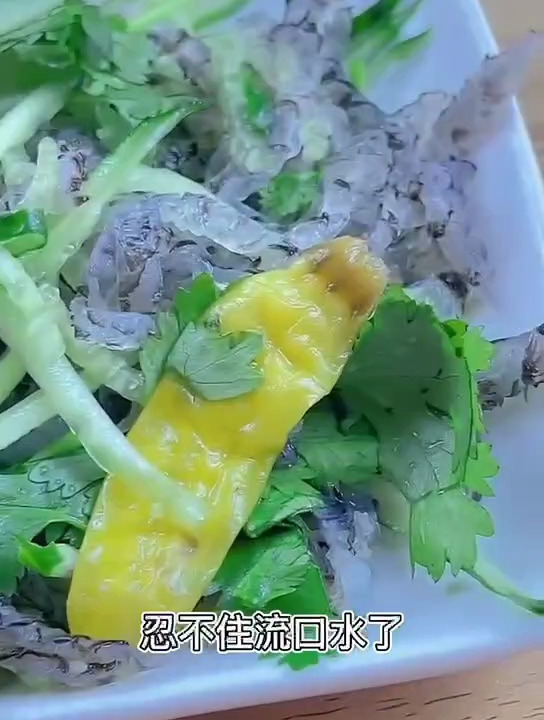 这个泡椒鱼皮如果你还没试过,真的是非常大损失,实在太好吃了!