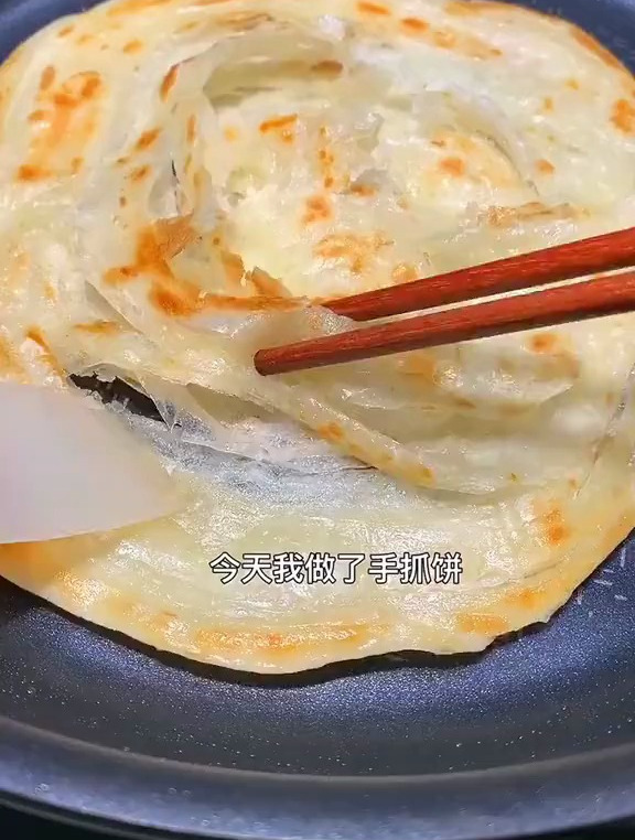 自制手抓饼做法这样做出来的手抓饼层次分明,蓬松柔软