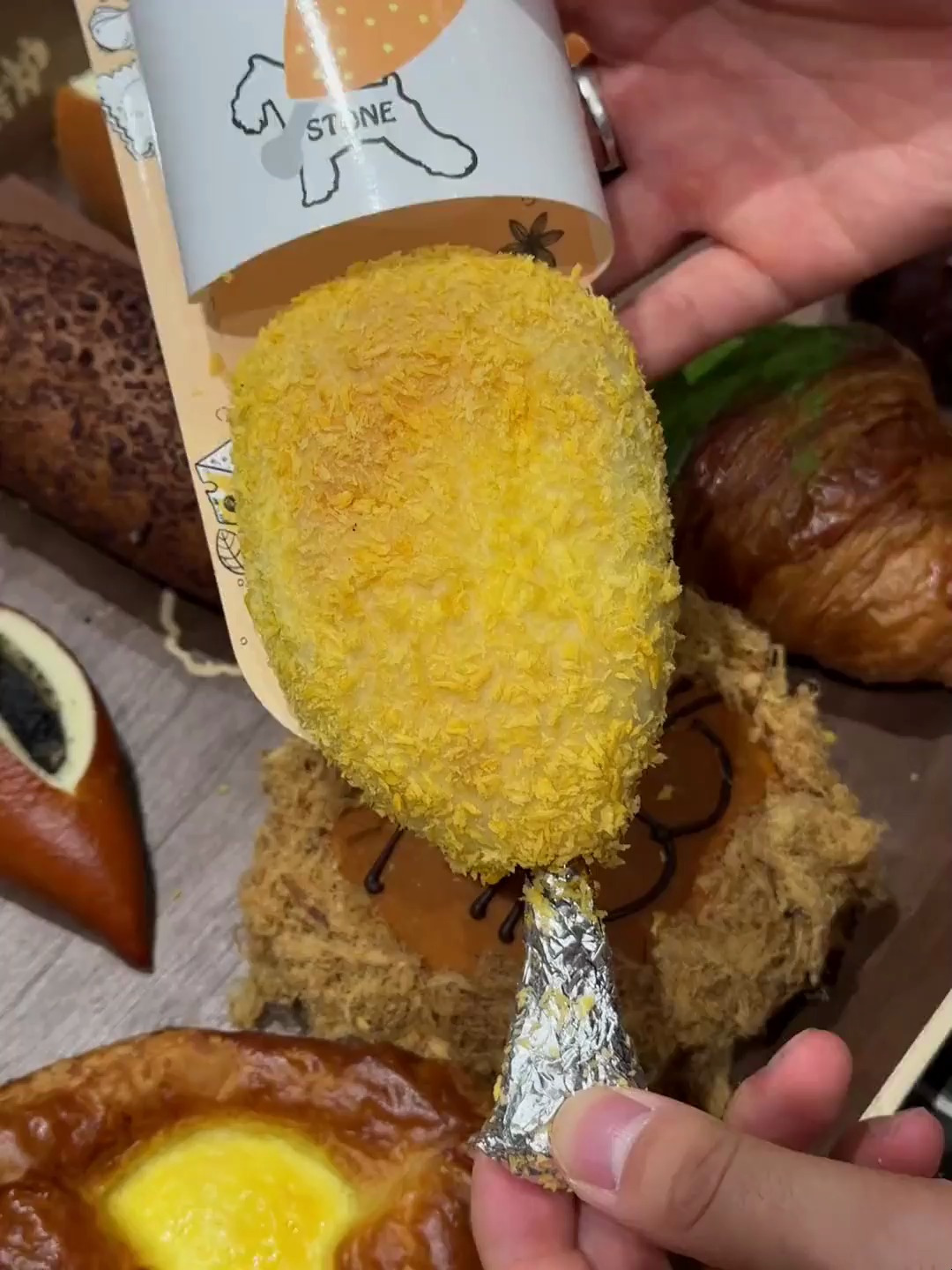 小狮子面包也喜欢吃鸡腿面包