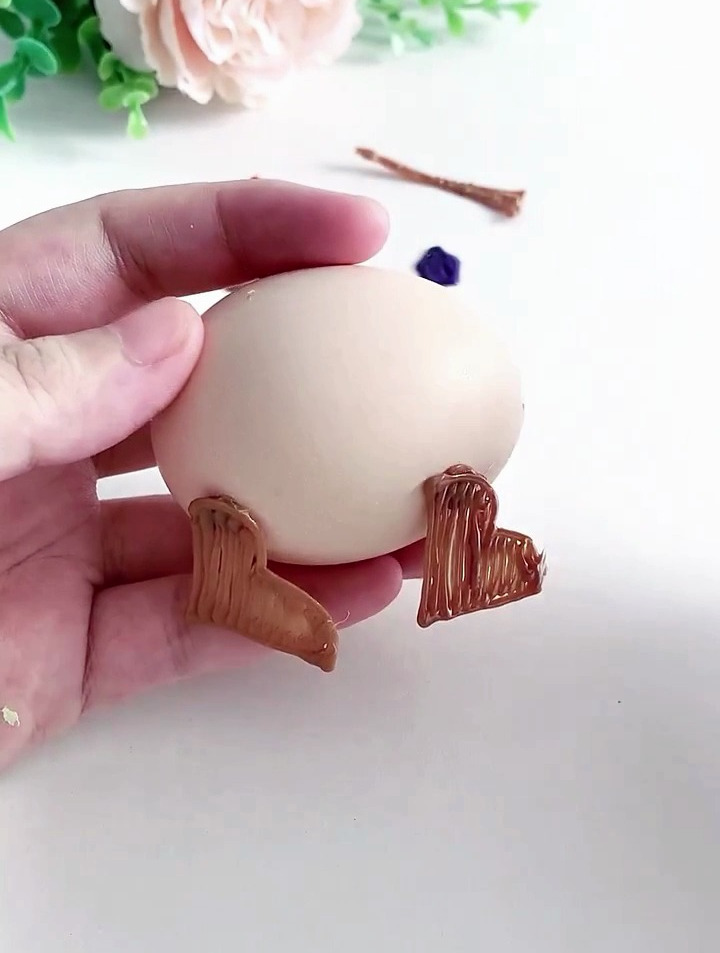 鸡蛋壳不要扔,用马良神笔画个小恐龙来玩