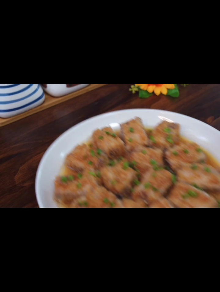 蒜蓉蒸排骨是我们广东人的最爱做法简单鲜嫩入味全家人都爱