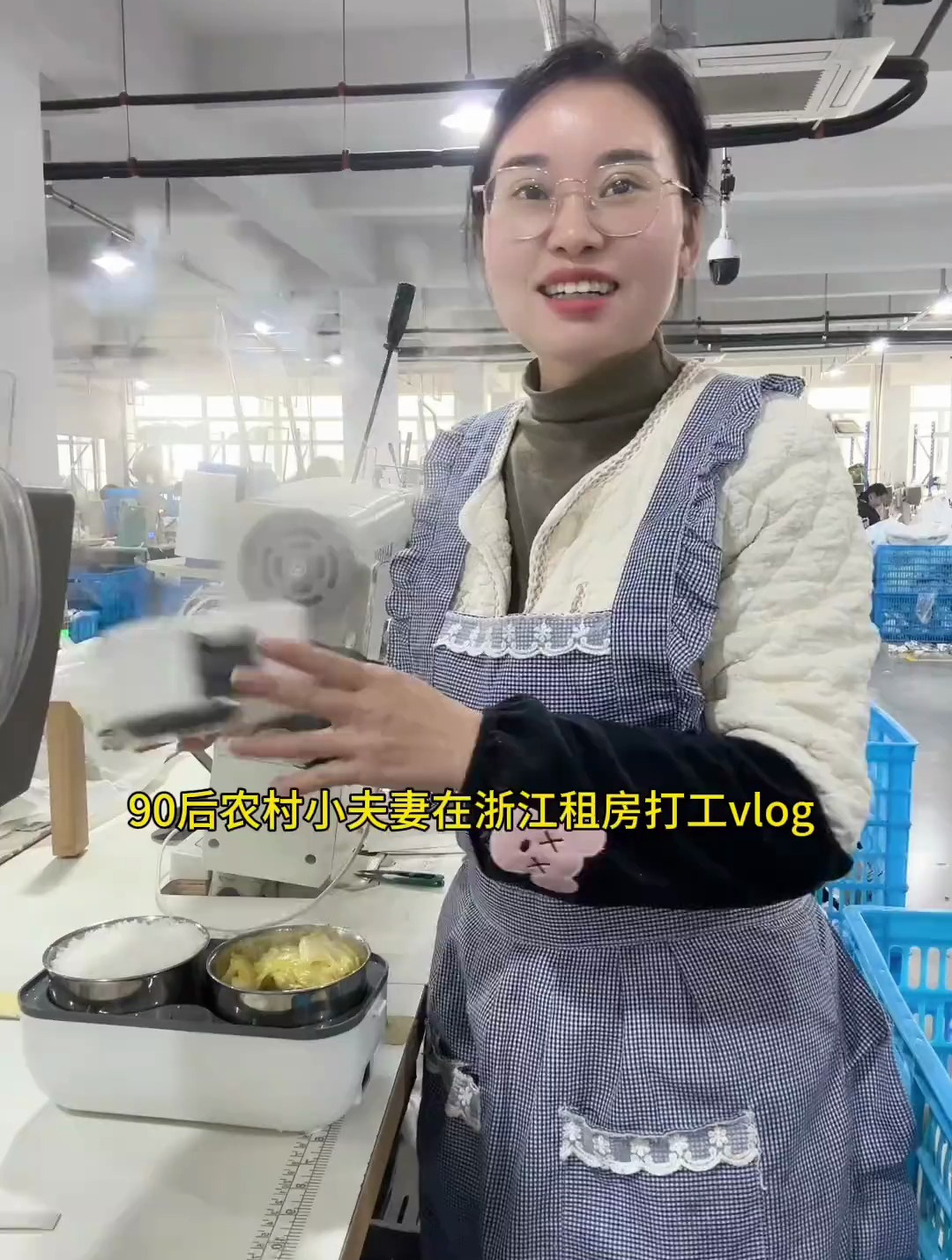 90后农村小夫妻在浙江租房打工的真实生活 下班回家吃麻辣烫