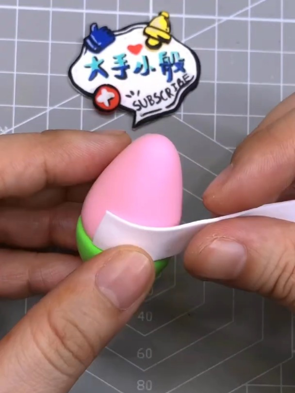 快来用黏土制作一个可爱的派大星吧!