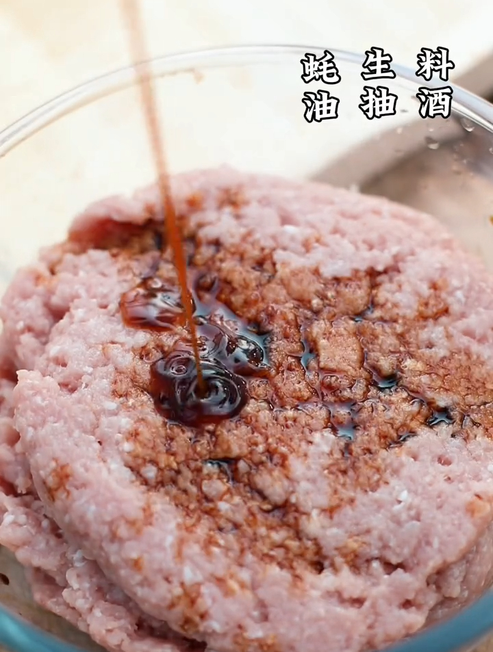 农村闲置多年的旧水缸,变废为宝,改造成烤箱,可以烤猪肉脯
