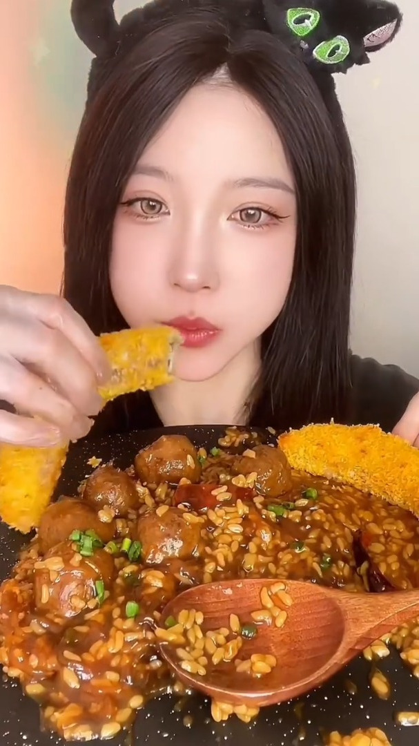 红烧牛肉丸粉丝烫饭 炸香蕉