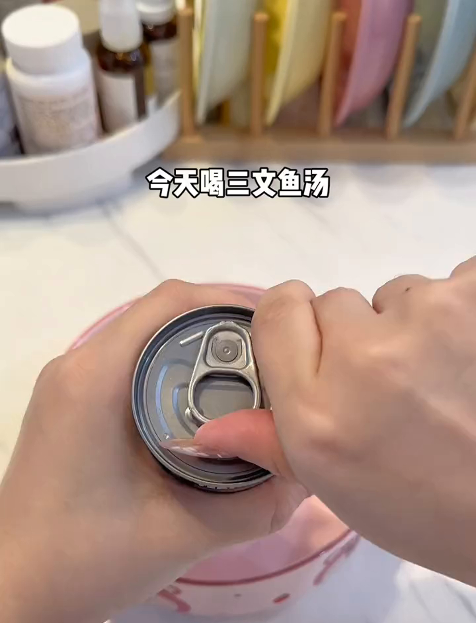 孩子喝汤时那表情,简直让人笑喷了