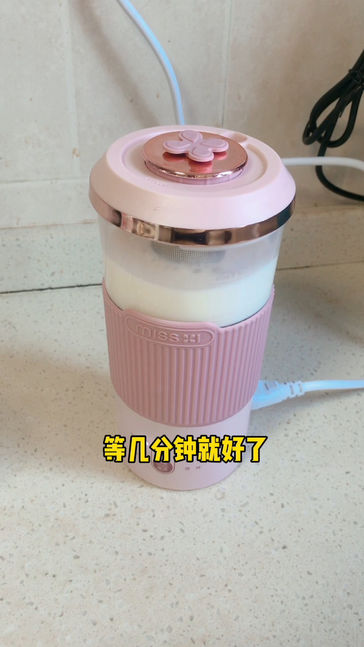 有了这台奶茶机,妈妈分分钟变成制作奶茶的小能手,再也不用出去买了