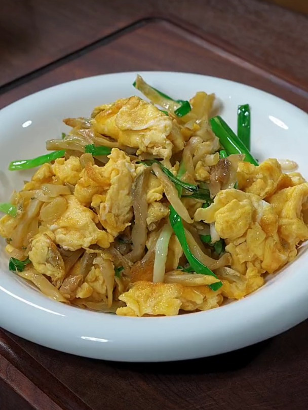 百吃不厌的榨菜炒鸡蛋