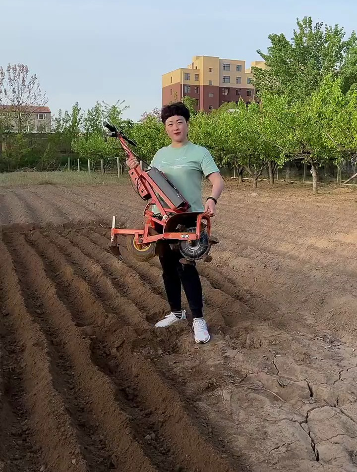 电动除草机开沟神器松土犁地翻土一体家用充电小型农用锄草微耕机