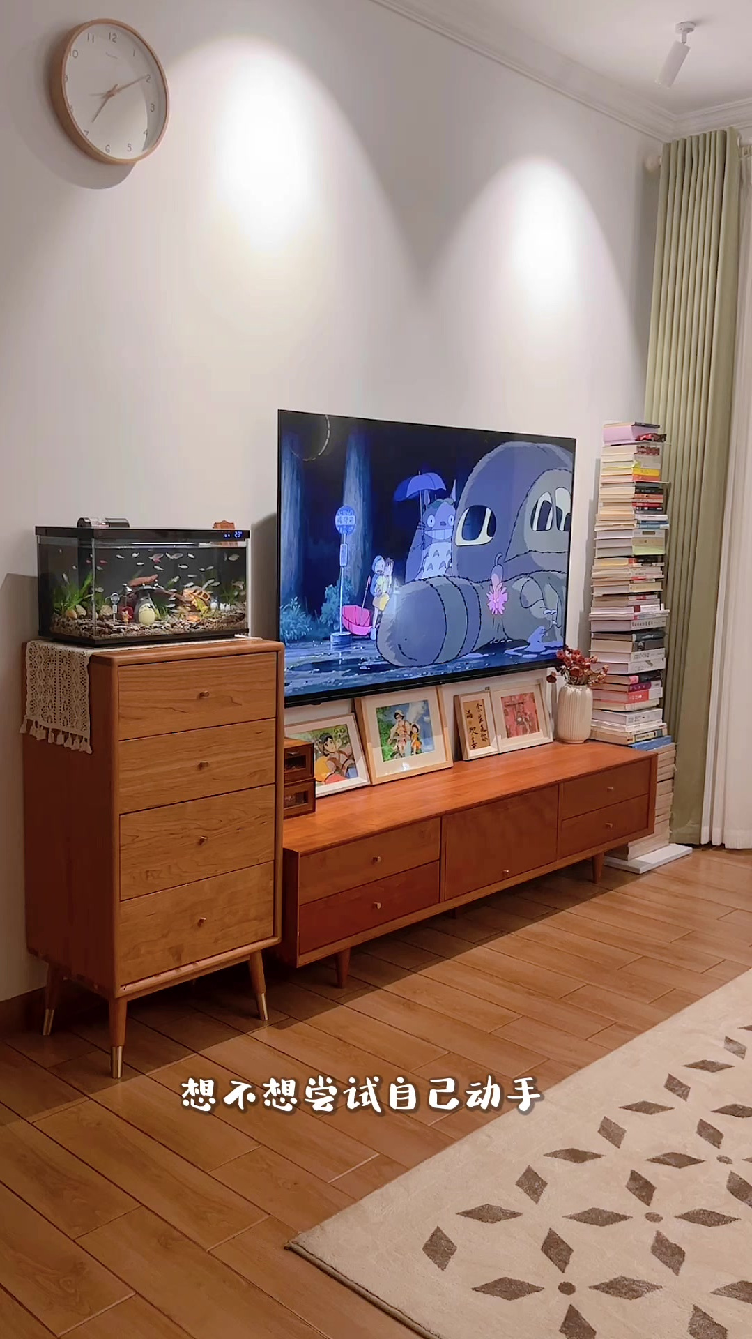 在原木小家里还原宫崎骏龙猫动漫鱼缸造景