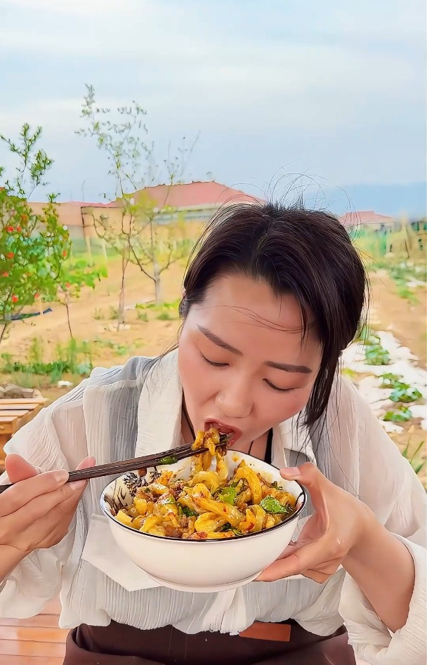 剔尖面—山西传统经典面食。筋软爽口。吃上这么一大碗太过瘾了