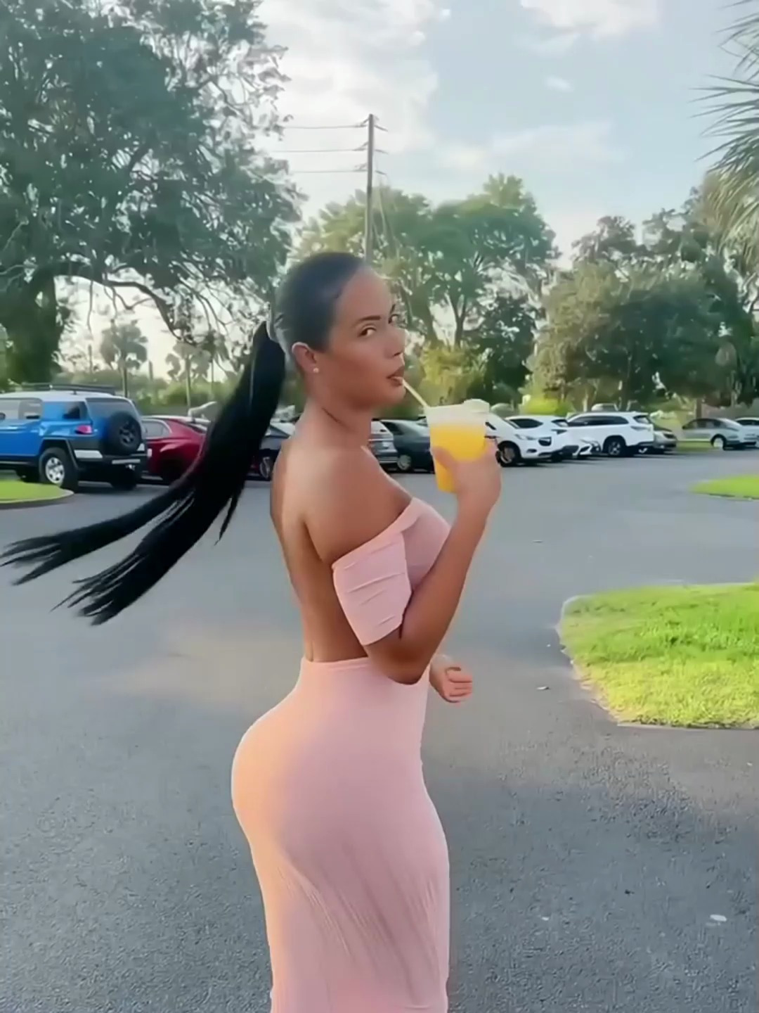 欧美妞背影杀,这样的美女你喜欢吗