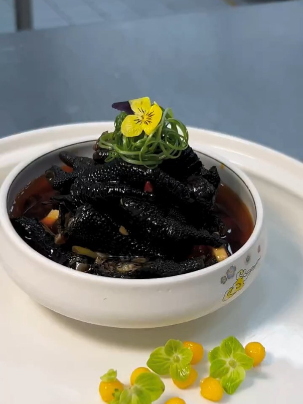 一道非常实用的麻辣乌鸡爪分享给大家