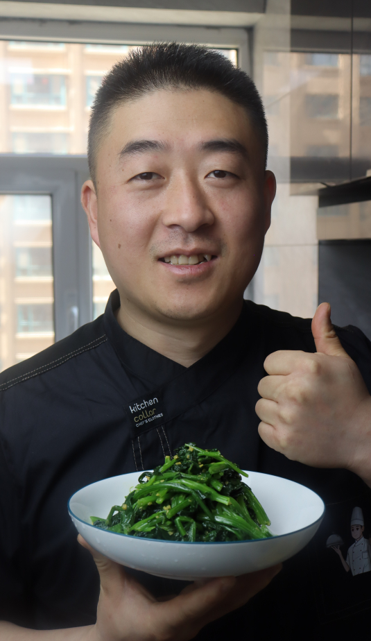 三分钟做一道姜汁菠菜,就像我们之间的关系,非常“铁”