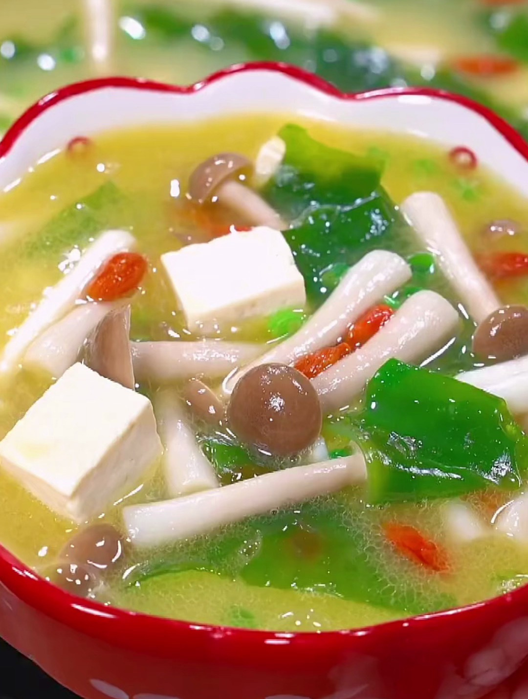 我认为这是鲫鱼汤最好吃的做法,浓浓的白汤,太鲜美了