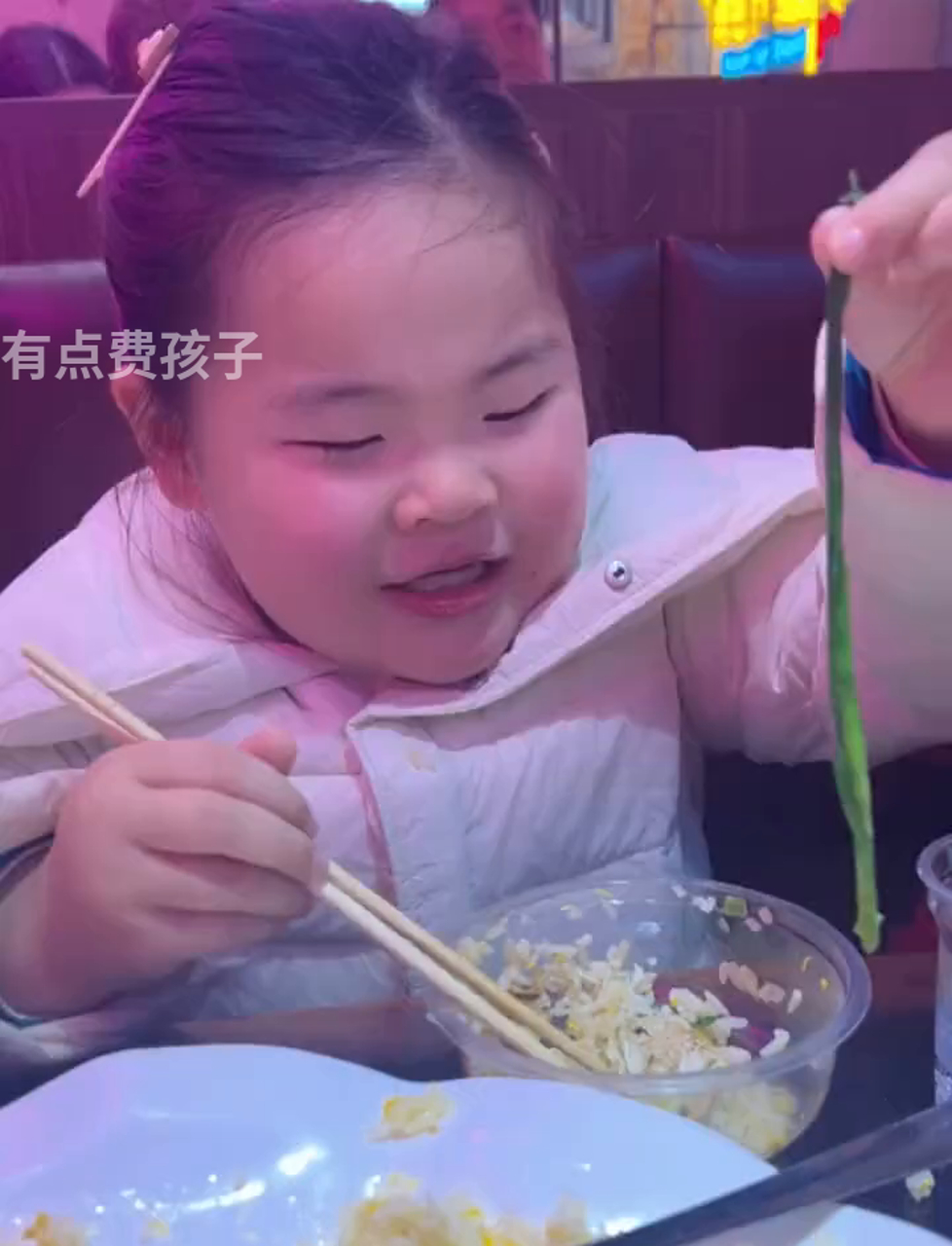 烤韭菜别给孩子们吃,对身体不好哦!