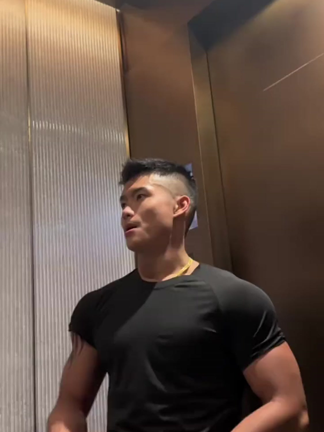 痞帅肌肉男谁会不喜欢啊!你会不喜欢吗?