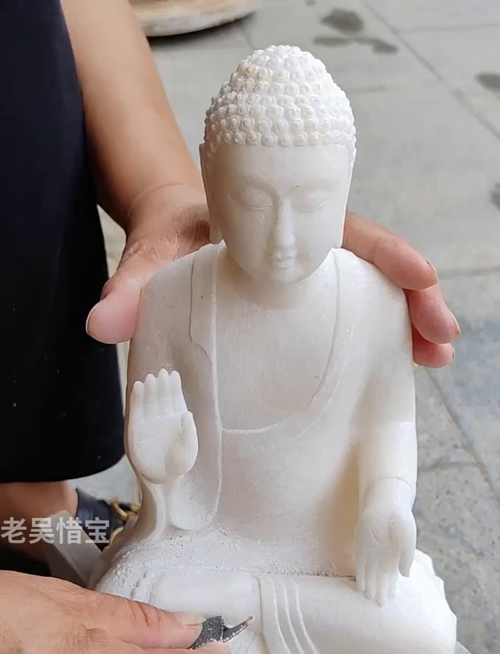 纯白小佛像,坐禅的模样真可爱