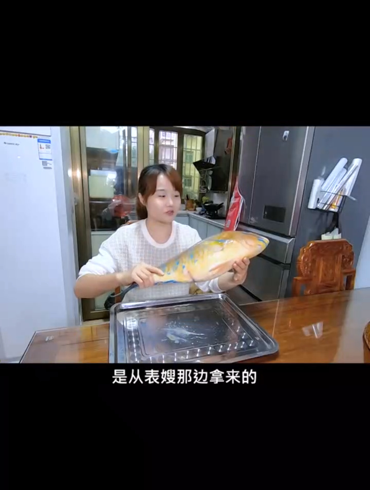 表嫂送来罕见大黄衣,600多一条太贵重了,皮皮吃完从头夸到尾