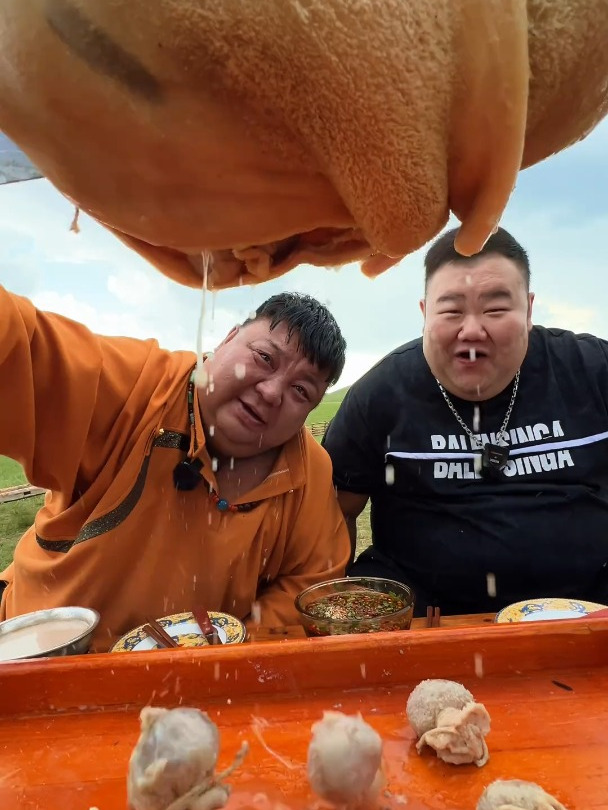 @花胖 兄弟来到内蒙古大草原,给他安排肚包肉中的plus 肚包肉