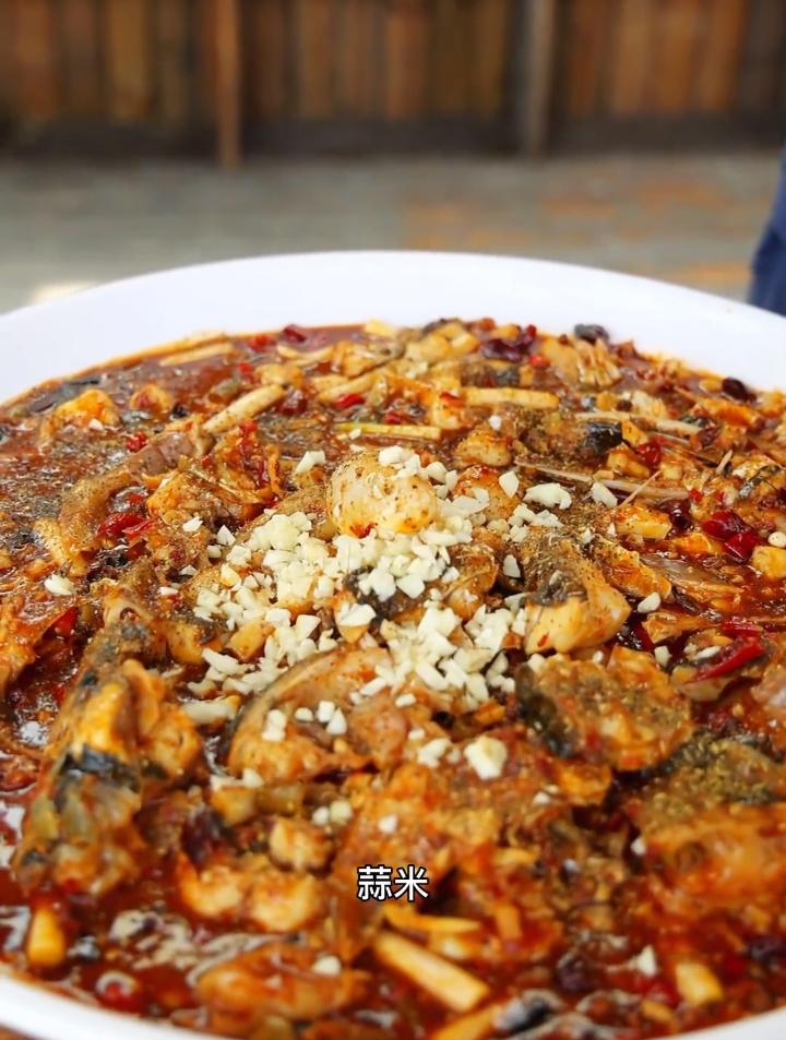 重庆璧山地标美食来凤鱼,鱼肉嫩滑,学会了在家就可以做来吃!