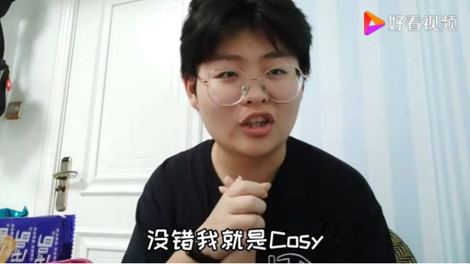 小伙买了多种口味的‘乐吧’薯片,到底哪种口味的最好吃呢?(上)