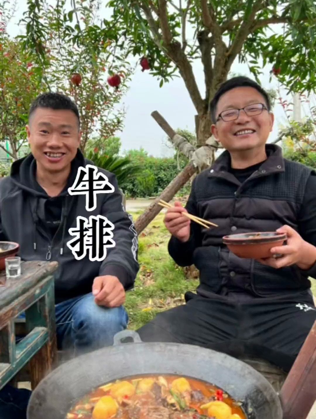 下雨天就适合用炖钵炉子炖菜吃,鼓哒鼓哒滴!