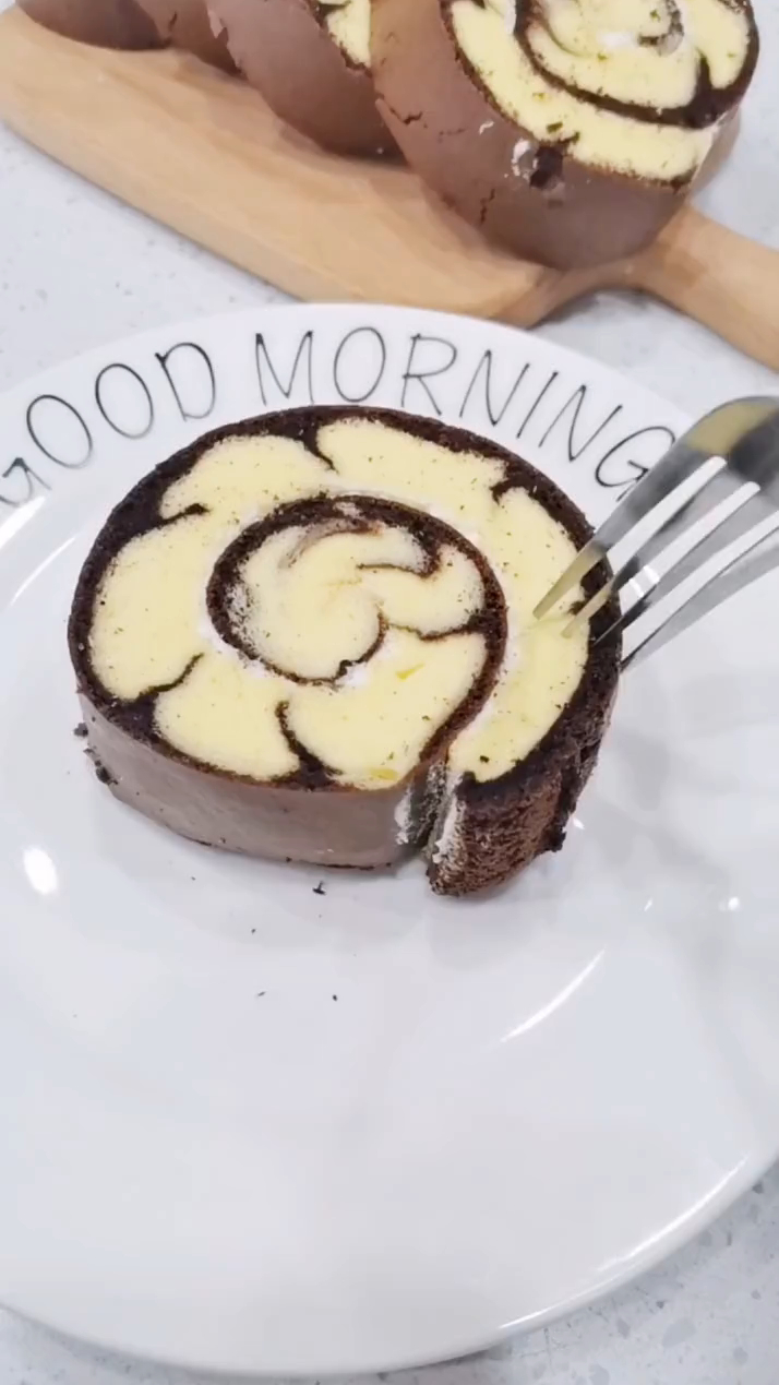 一秒钟被抢完的蛋糕卷,你猜它得多好吃?