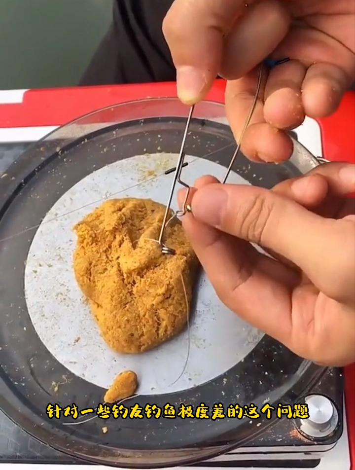 隔壁钓友拿出了“新型”鱼钩,看着平平无奇,结果竿竿下去都有鱼