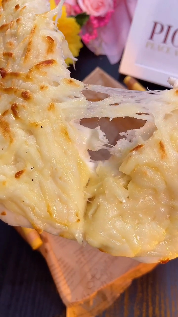 在家轻松做披萨,半成品160-180度直接烤5分钟,大人小孩都爱吃