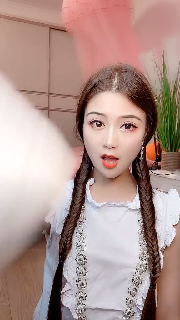 Angelababy同款鱼骨辫,洋气减龄戴帽发型