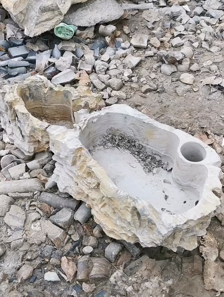 一个做好的鱼缸盆景,但在运输过程中断掉了,怎么办啊!