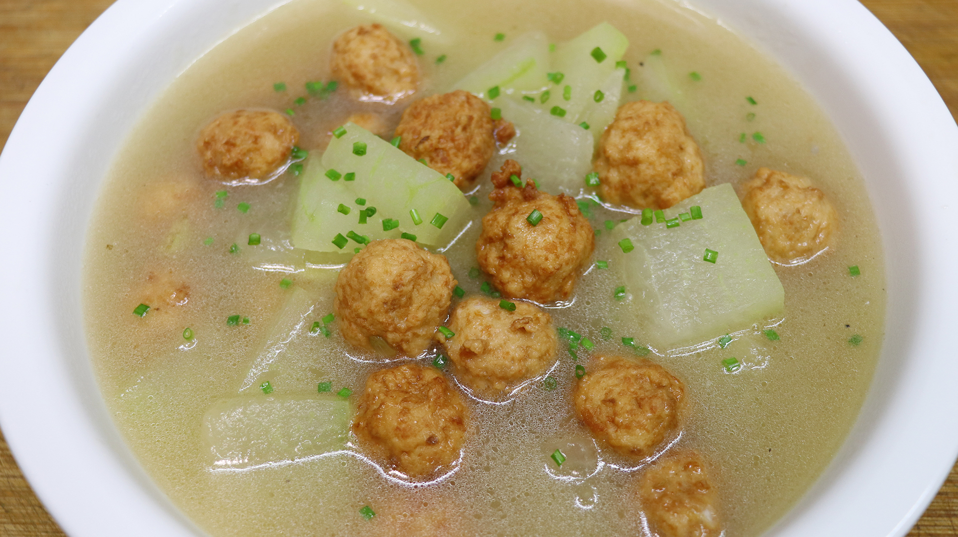 吃了30年冬瓜,还是这种做法最好吃,加上肉丸一炖,汤汁都喝光了