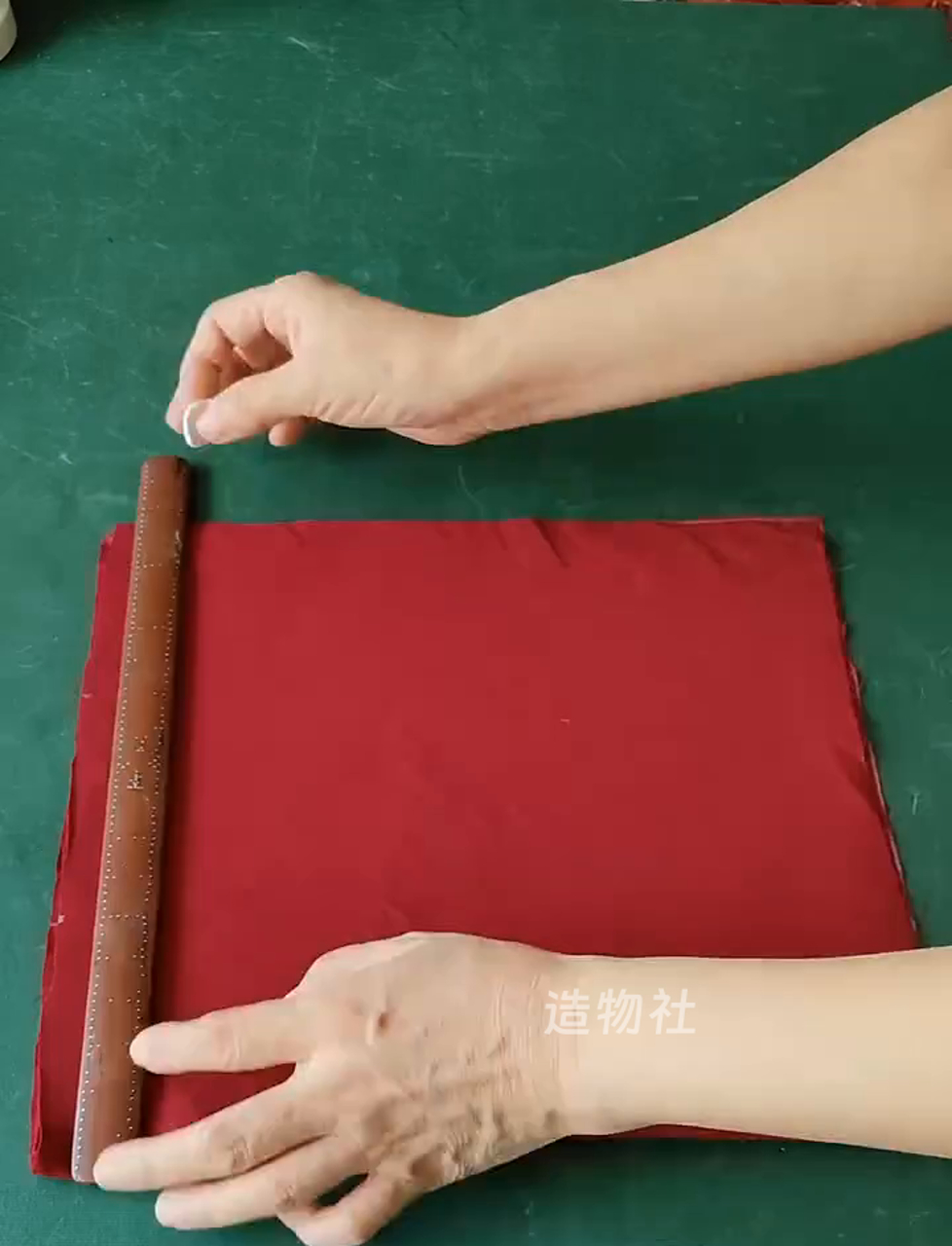 弯弯的枕头,像月亮一样,睡起来真舒服
