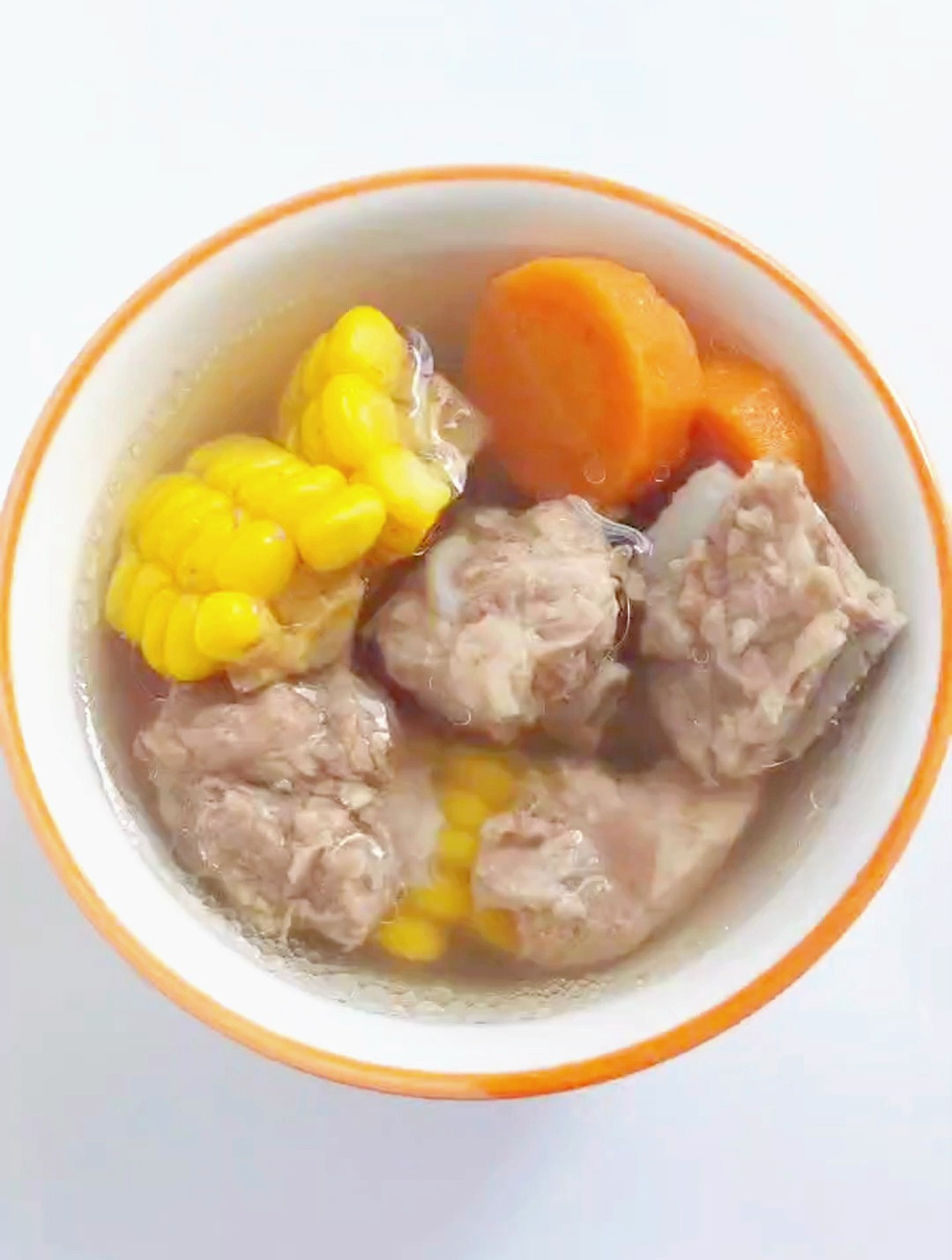 电饭煲食谱-胡萝卜玉米排骨汤