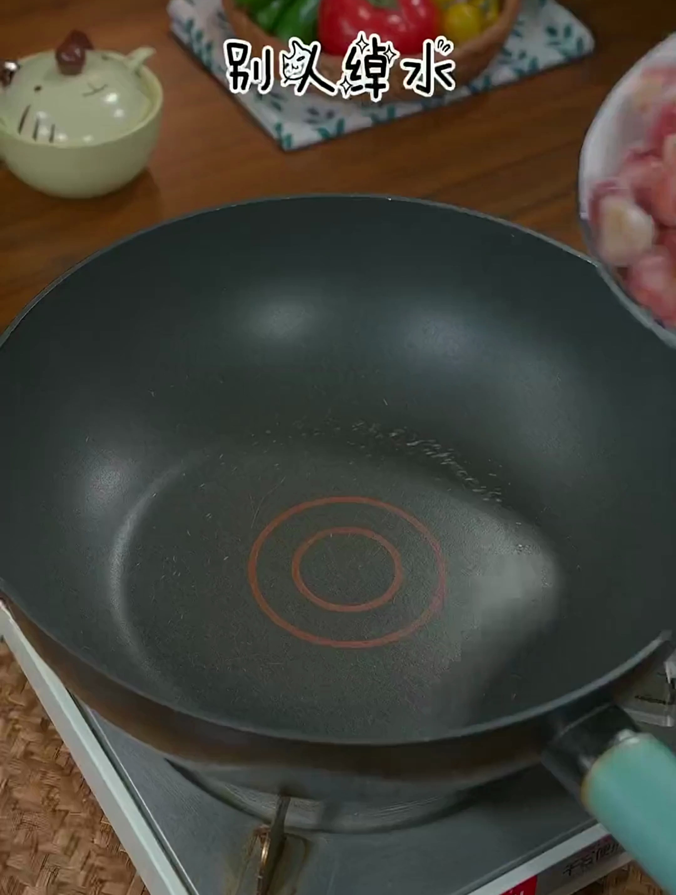 看看哪个小笨蛋还没学会蒜蓉虾尾,在家就能吃上夜市哦