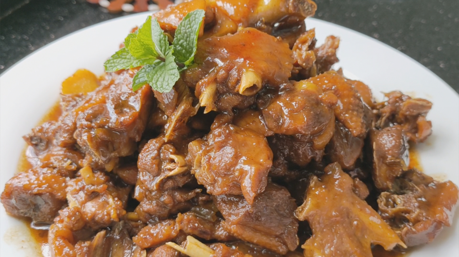 一到夏天就馋的酸梅鸭,清香入味,简单好吃,味道一点也不输饭店