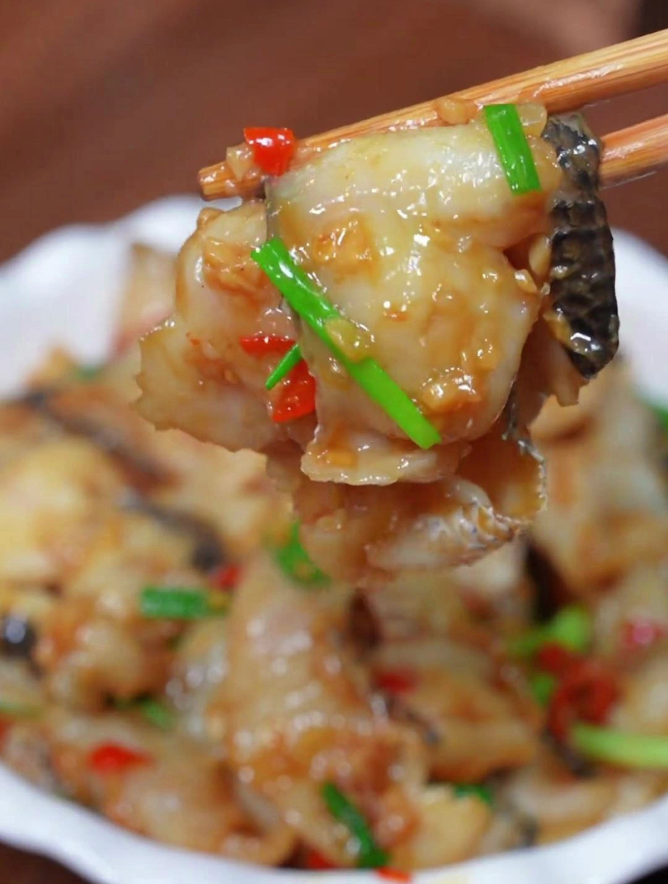 这样做的蒜香鱼片又嫩又好吃