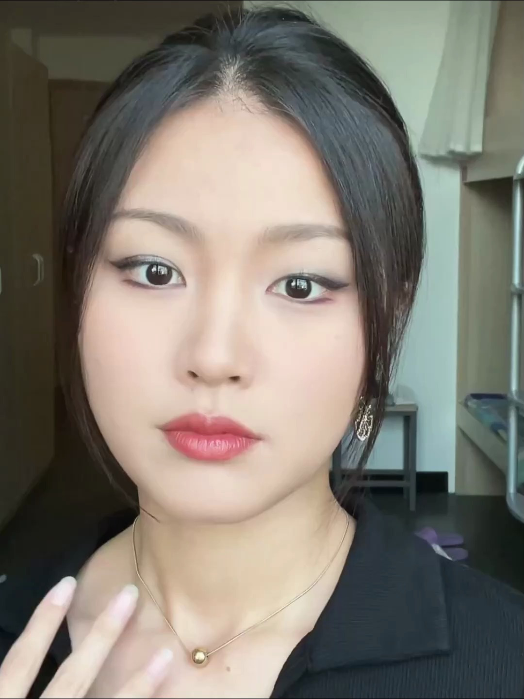 黄黑皮,日常高贵黑天鹅妆容