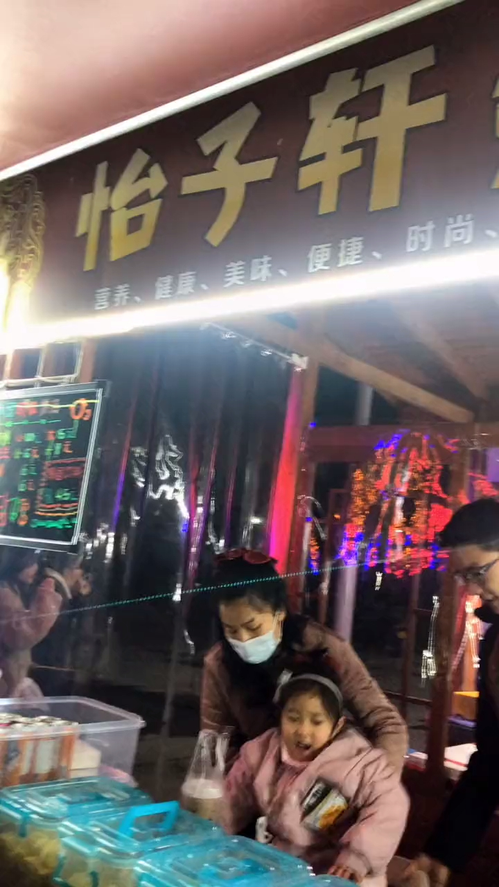 铜职小吃街正宗韩国媳妇的炸鸡年糕了解一下