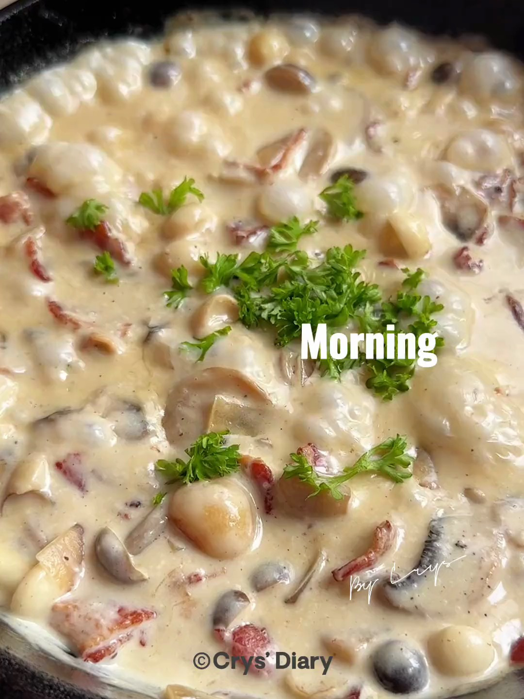 法式培根奶油蘑菇浓汤佐法棍&布拉塔沙拉这份早午餐可还喜欢