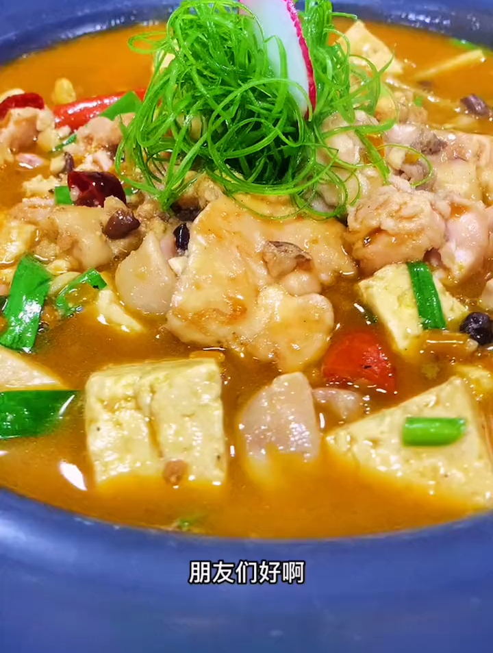 今天教大家鱼杂炖豆腐的正确做法,还不快学起来做给家里人吃