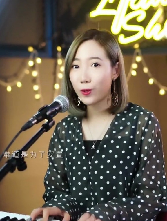 送上一首《街灯晚餐》爱情和面包 哪个更重要?
