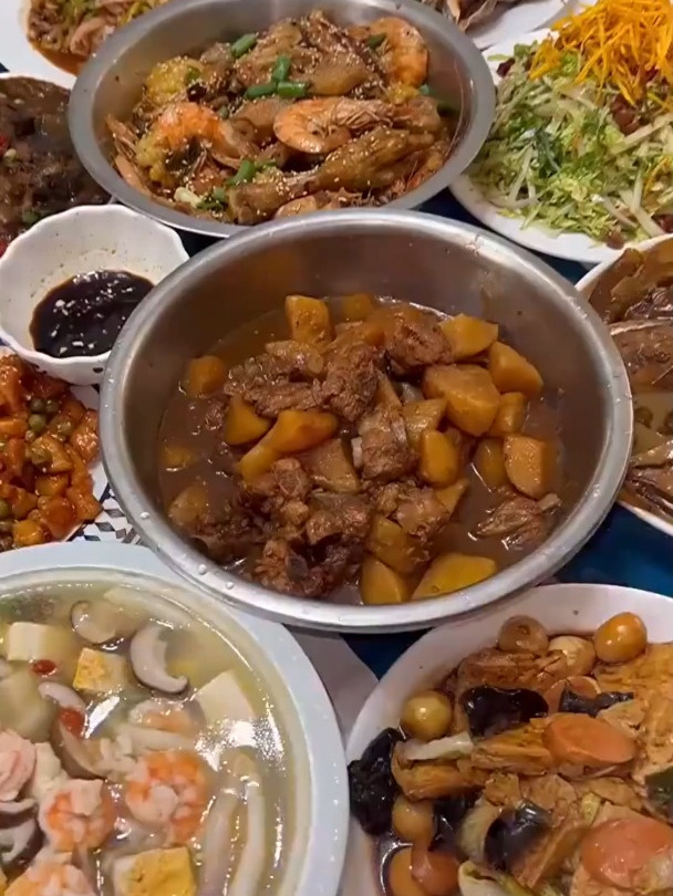 来东北吃一次家常菜吧,香拽了,成盆吃炖菜真费饭