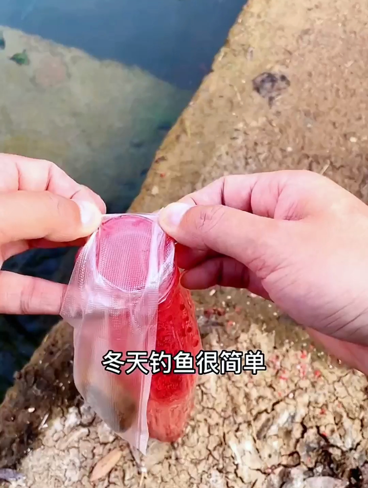 野钓如何才能诱鱼成群?用这个科学打窝方法,让鱼越聚越多