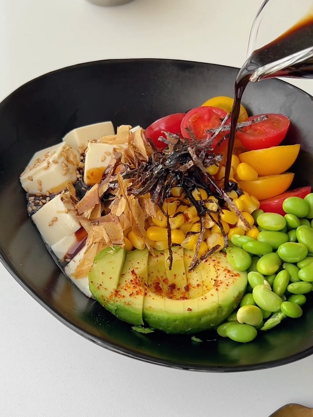 和风牛油果豆腐沙拉,看着就有食欲