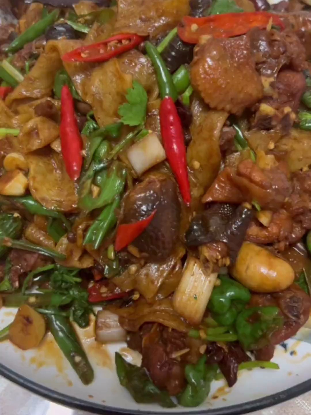 擀面皮炒鸡 美食教程