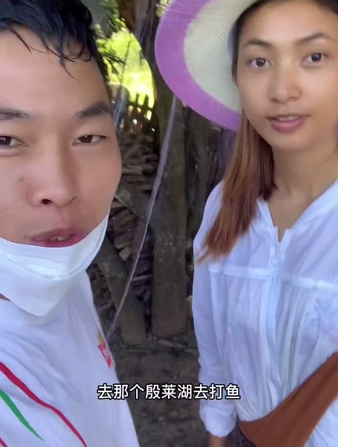 和缅甸老婆每天中午时间10下湖抓鱼,老舒服了