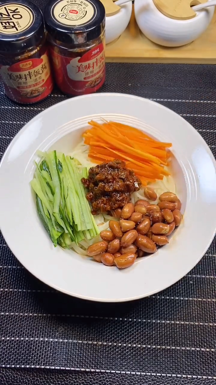 牛肉酱拌面 超级超级好吃